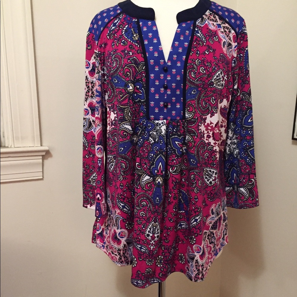 Fun top in pinks, blues, cream